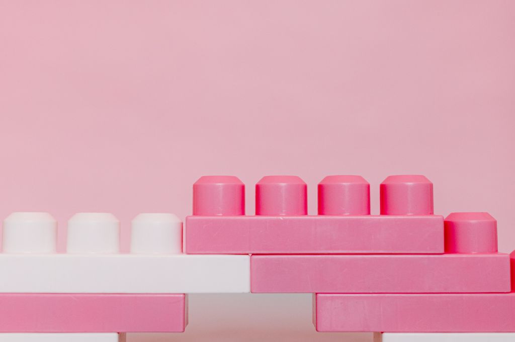 लेगो ब्लॉक का ढेर-कर्मचारी प्रतिभा