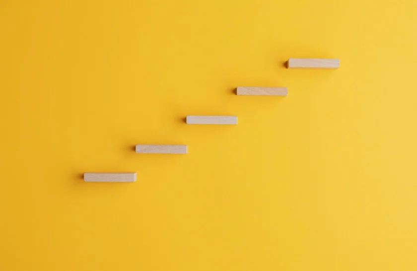 दीवार पर सीढ़ियाँ_धन उगाही