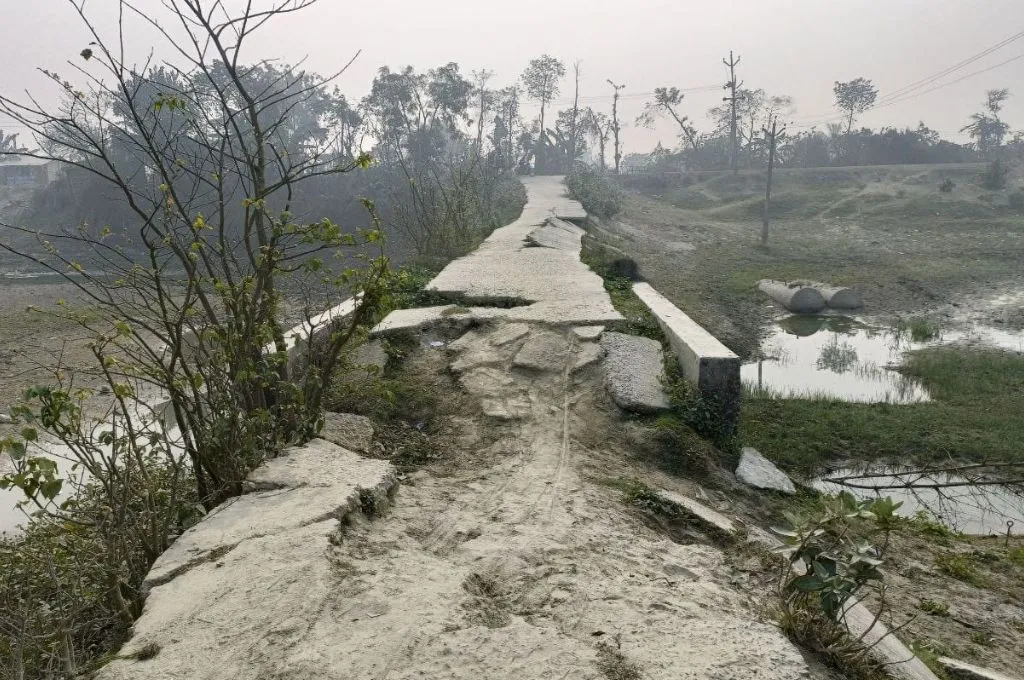 टूटी सड़क_कोसी नदी 