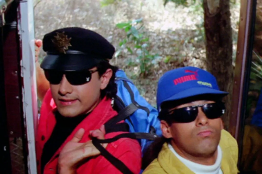 धूप का चश्मा लगाए दो लोग_स्टार्टअप से समाधान