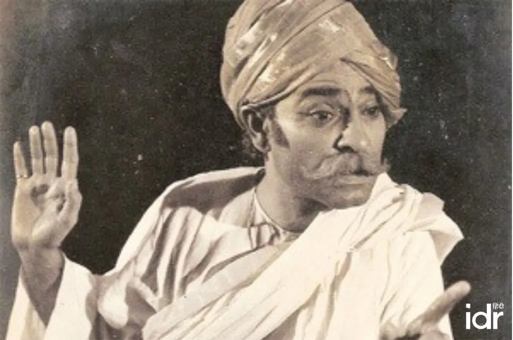 पुरानी वेशभूषा में एक पुरुष_क्रिसमस