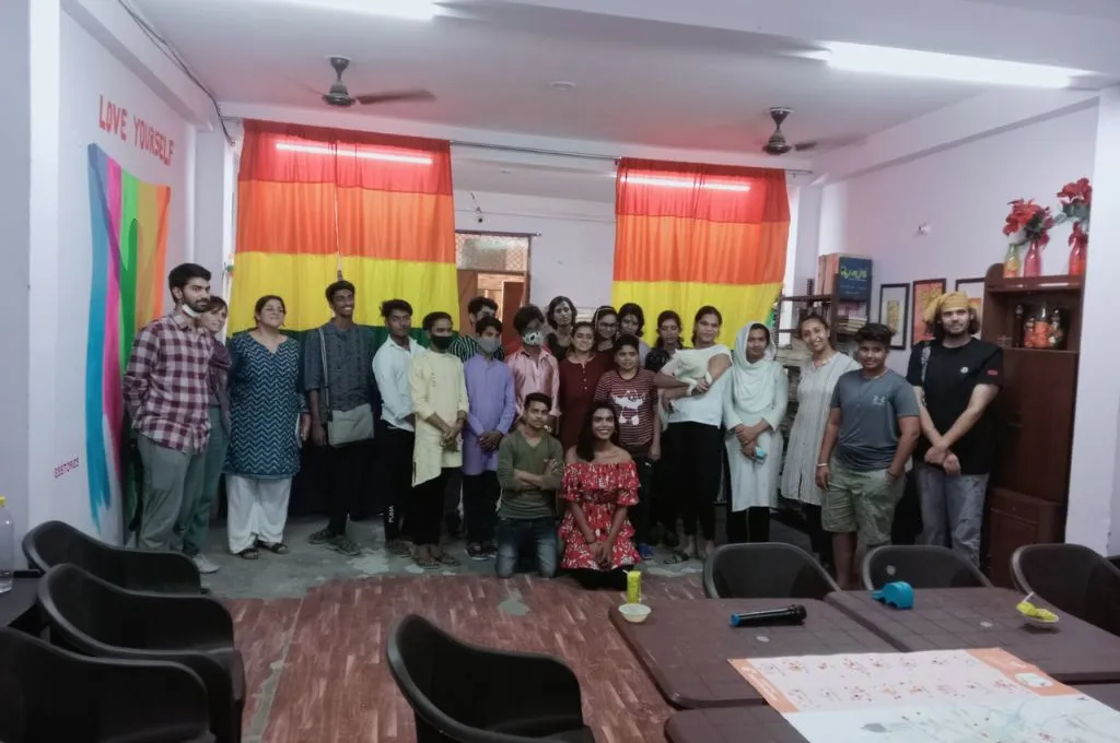 युवाओं का समूह_ट्रांसजेंडर  