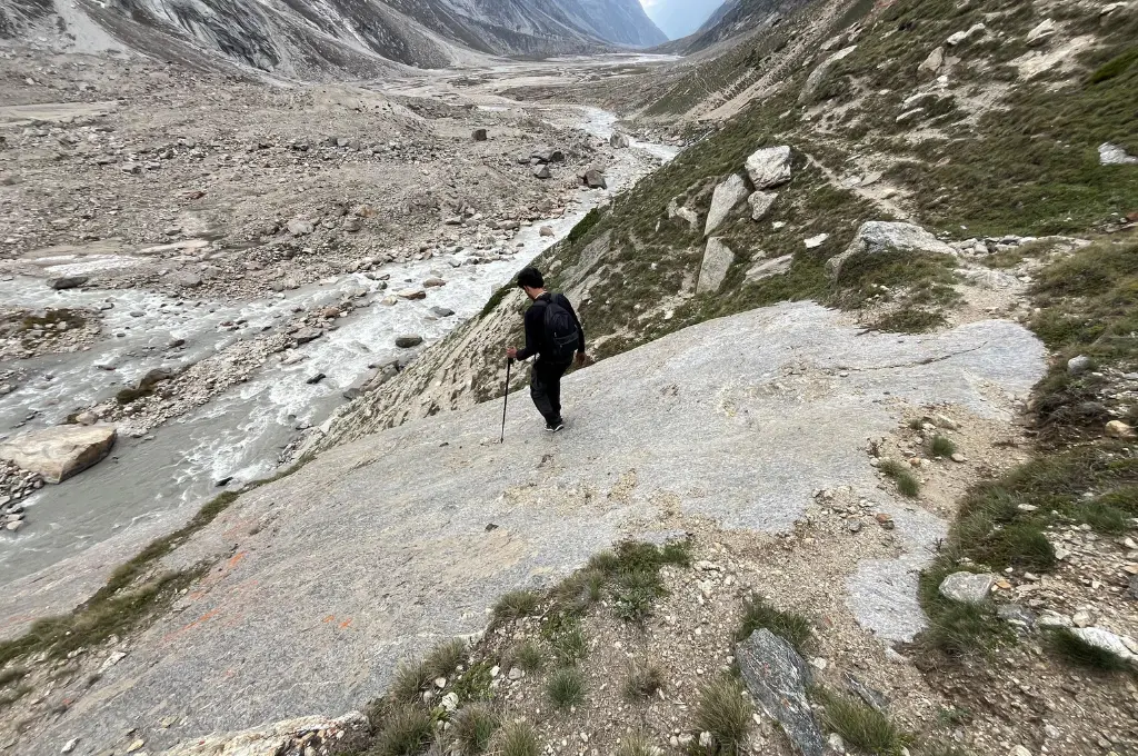 पहाड़ी पर एक व्यक्ति_संरक्षण